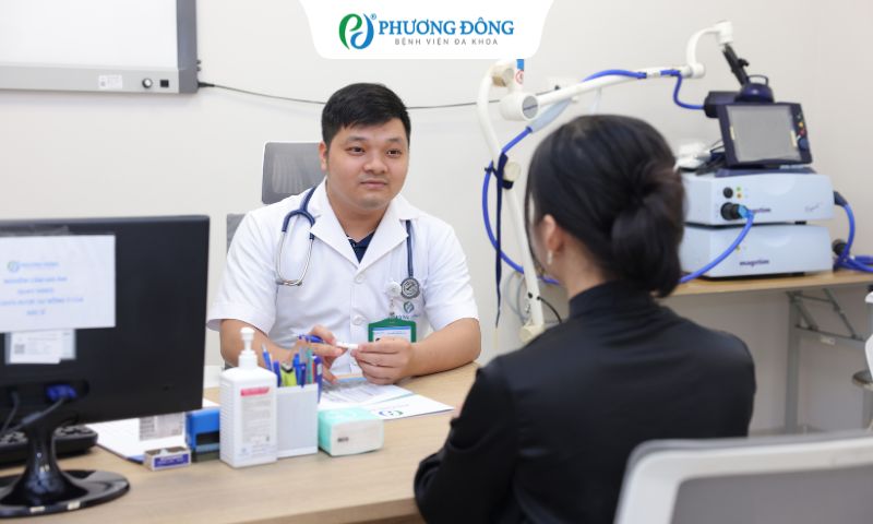 ThS.BSNT Nguyễn Đình Nam khám tâm bệnh tại BVĐK Phương Đông