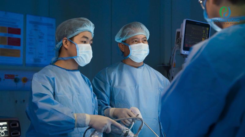 Triệt căn ung thư, bảo tồn chức năng: Đột phá từ ca phẫu thuật TaTME đầu tiên tại BVĐK Phương Đông
