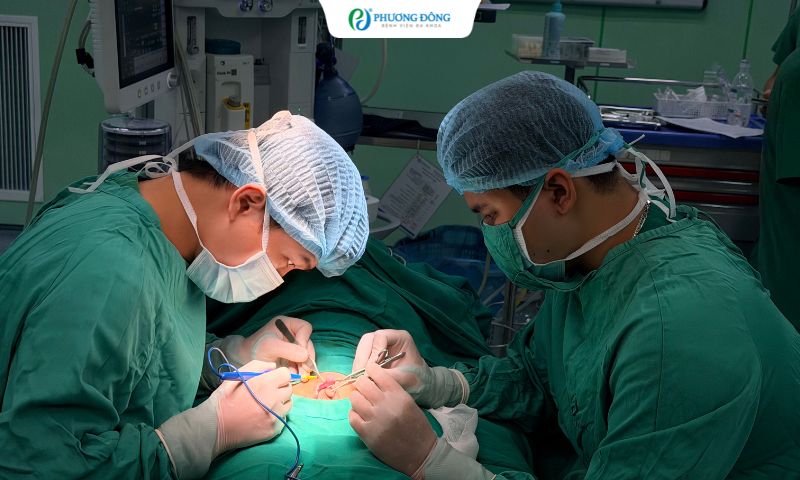 Một dấu hiệu khi tắm giúp bố mẹ phát hiện bé trai 3 tuổi mắc ẩn tinh hoàn hai bên