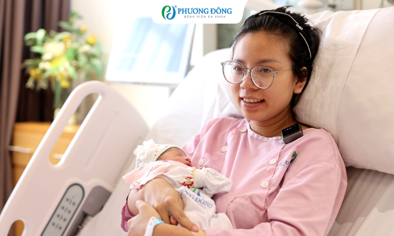 Niềm vui nhân đôi khi đón con đầu lòng ở phòng Tổng thống miễn phí tại Phương Đông