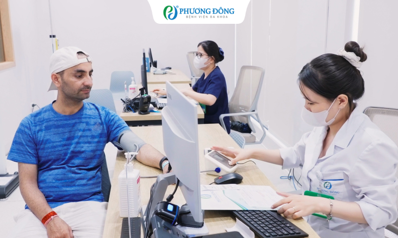 Thêm một lí do để gắn bó với Việt Nam: Trải nghiệm y tế của cặp đôi Ấn Độ tại Phương Đông