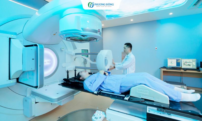 Bác sĩ Ung bướu giải đáp: Xạ trị giảm đau có phải đau đâu xạ đó không ạ?