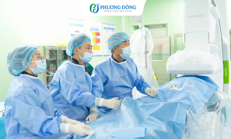 Can thiệp nong và đặt stent mạch vành tại Phương Đông - kỹ thuật ít xâm lấn giúp tái thông mạch vành, khôi phục dòng máu nuôi tim