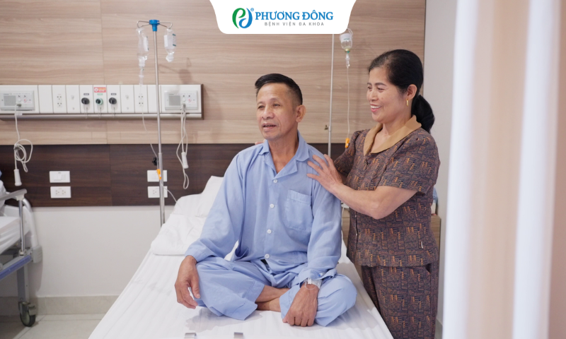 Không thể đứng dậy vì thoát vị cột sống, bệnh nhân 64 tuổi phục hồi sau 6 ngày phẫu thuật