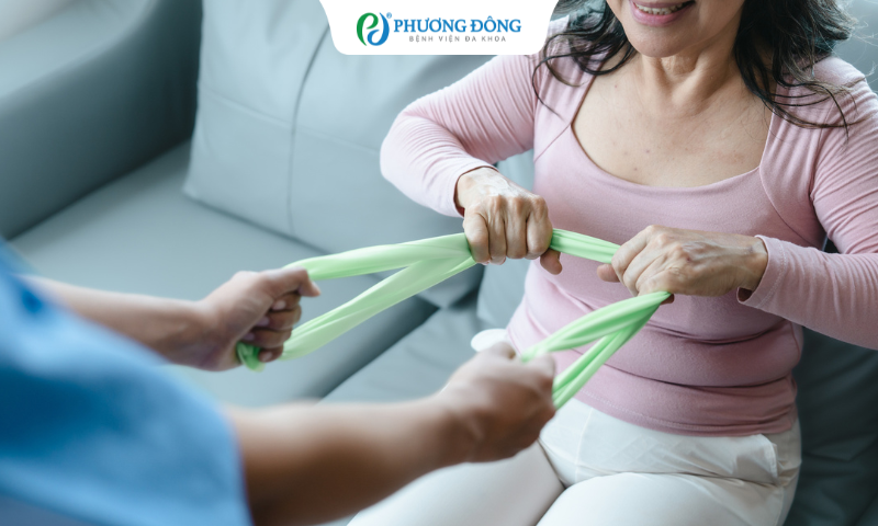 Người bệnh có thể được hướng dẫn vận động phù hợp để hỗ trợ giảm nhẹ các triệu chứng kể trên.