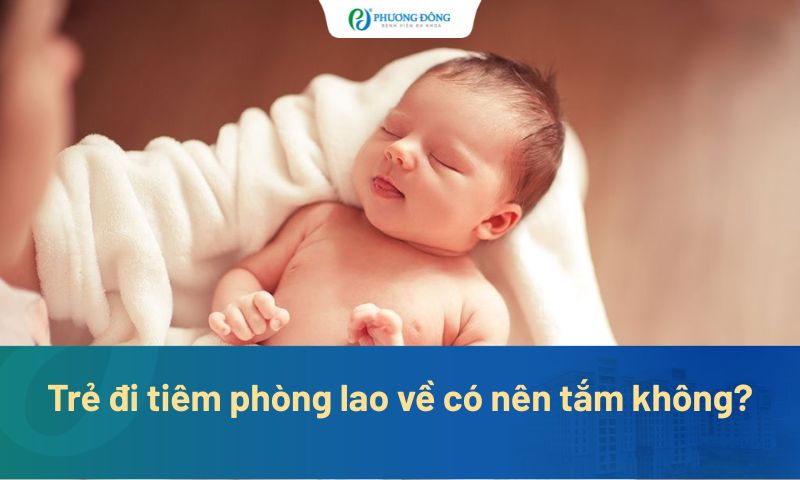 Trẻ đi tiêm phòng lao về có nên tắm không?