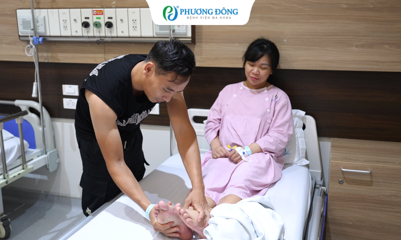 Từ nỗi sợ mất con đến khoảnh khắc mẹ tròn con vuông sau cuộc chạy đua sinh tử