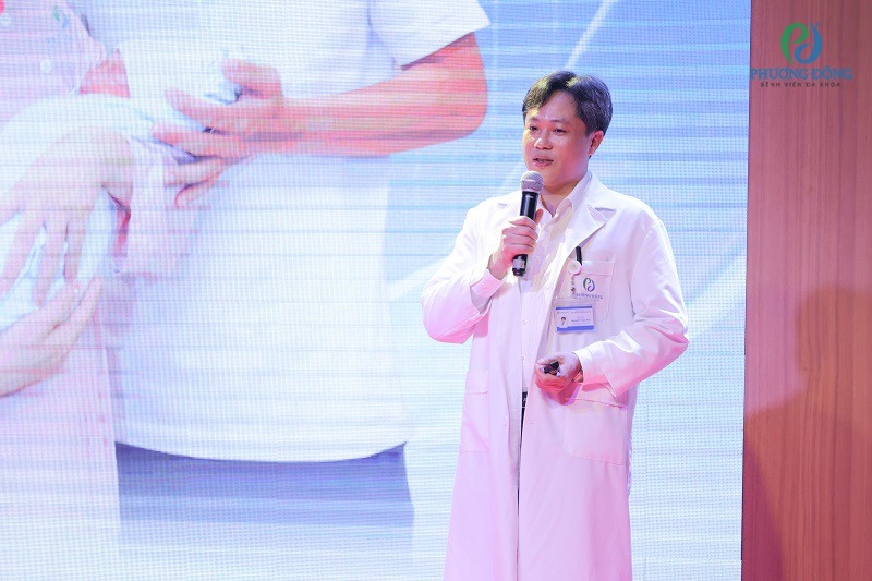 Bác sĩ CKII Nguyễn Tuấn Anh, Trưởng khoa Phụ sản, bệnh viện Phương Đông chia sẻ tại hội thảo thai sản.