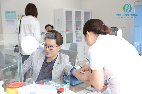 Lấy máu xét nghiệm là bước không thể thiếu trong quá trình tầm soát ung thư tại BVĐK Phương Đông