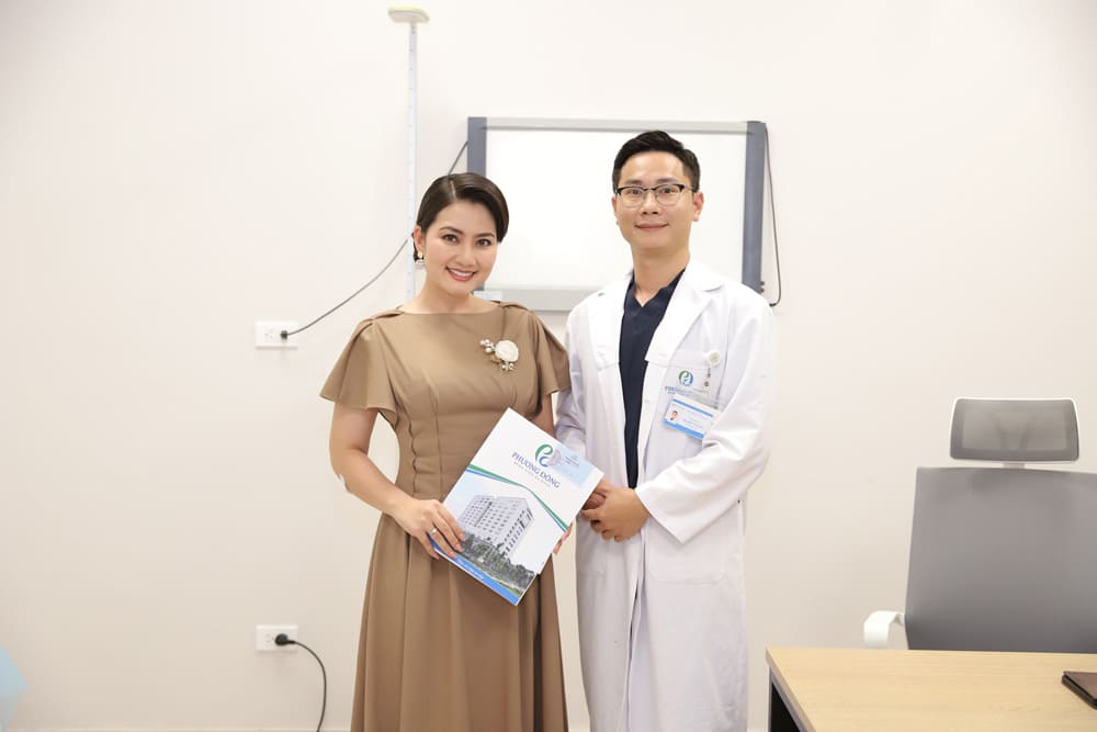Diễn viên Lan Ngọc khám sức khỏe tại BVĐK Phương Đông