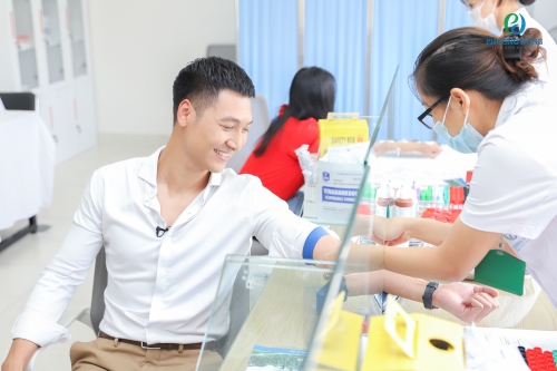 Diễn viên Mạnh Trường trải nghiệm dịch vụ khám sức khỏe tại Phương Đông