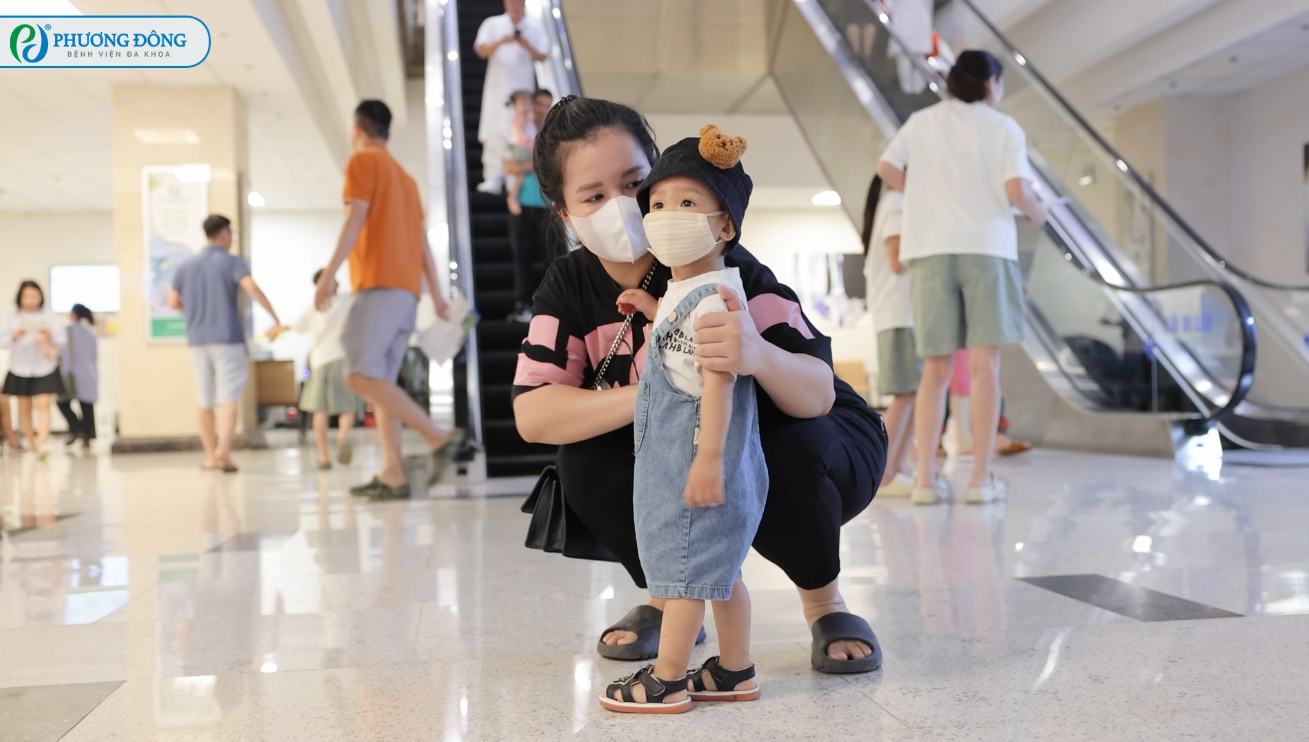 Tình trạng của em bé nhỏ tuổi nhất Việt Nam có sỏi niệu quản sau gần 1 tháng điều trị