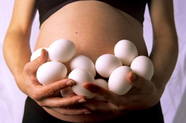 Bà bầu nên ăn 3,4 quả trứng gà mỗi tuần để em bé sinh ra có làn da trắng