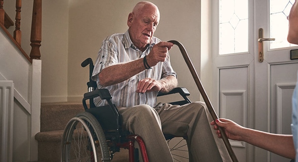 Bệnh tiến triển nặng người bệnh có thể phải ngồi xe lăn, không thể đi lại