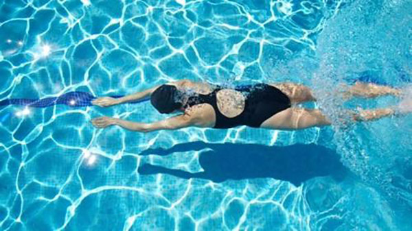 Bơi lội là môn thể thao đặc biệt thích hợp cho những người mắc bệnh trĩ ở mức độ nhẹ.