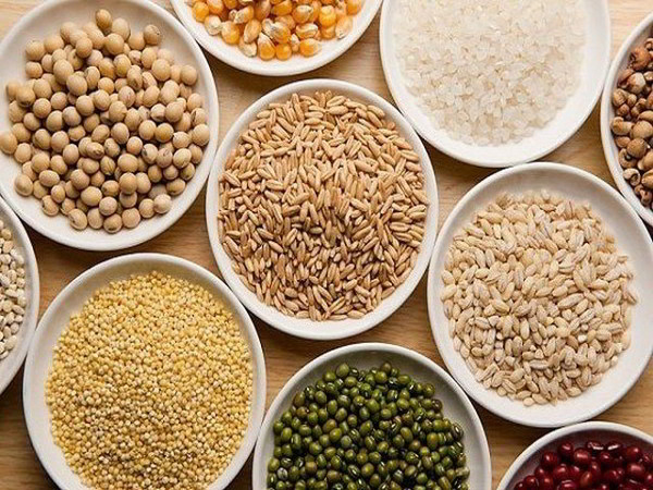 Gạo và các loại hạt là nhóm thực phẩm thiết yếu với trẻ ăn dặm 6 tháng.