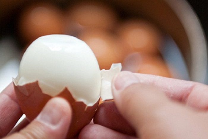 Sử dụng trứng gà chín để trị lẹo mắt hiệu quả
