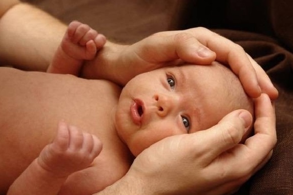 7 mẹo dân gian chữa nấc cho trẻ sơ sinh cha mẹ không thể bỏ qua