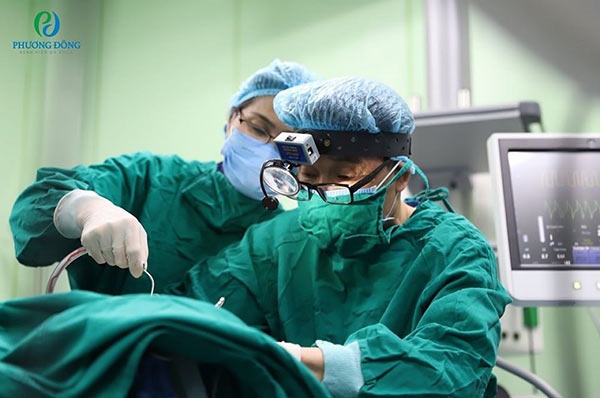 cắt Amidan cho bệnh nhân tại bệnh viện Phương Đông