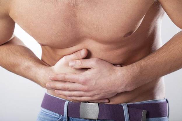 Tại sao viêm đại - trực tràng có thể gây đau bụng dưới bên trái ở nam giới? 
