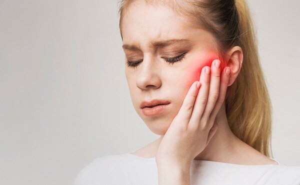 Những cơn đau răng dữ dội là dấu hiệu viêm tủy răng