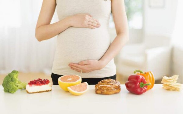 Chế độ dinh dưỡng hợp lý giúp hạn chế đau bụng khi mang thai