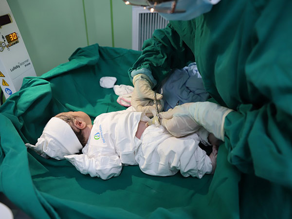 100% trẻ sơ sinh được kẹp cắt dây rốn chậm tại BVĐK Phương Đông