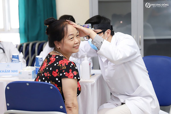 Cư dân KĐT Nam Thăng Long được bác sĩ BV Phương Đông khám sức khỏe miễn phí