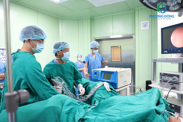 Cận cảnh catán sỏi bằng laser tại Bệnh viện Đa khoa Phương Đông