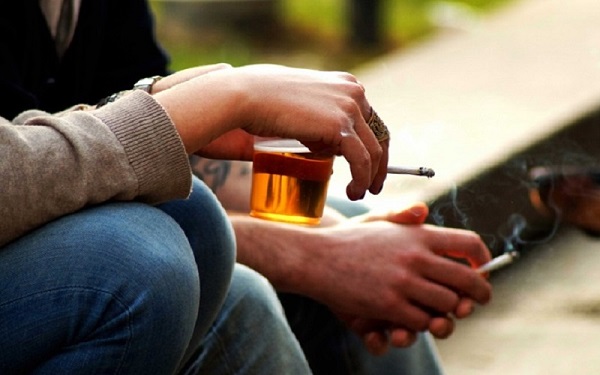 Tránh xa rượu bia, thuốc lá để có thai nhanh nhất