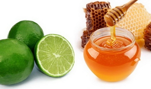 Mật ong là nguyên liệu tự nhiên chứa nhiều Vitamin giúp cải thiện tình trạng lột da tay