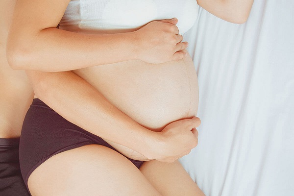 Mang thai và sau sinh con là nguyên nhân khiến bụng thâm đen