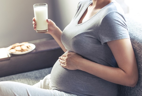 Những lợi ích từ sữa đối với mẹ bầu mang thai tháng đầu?