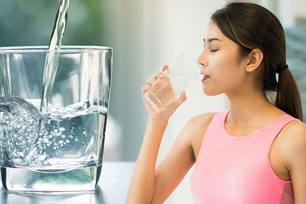 Uống nước lọc hàng ngày giúp cân bằng axit trong dạ dày