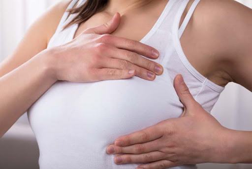 Ngực căng tức là dấu hiệu sớm của việc mang thai