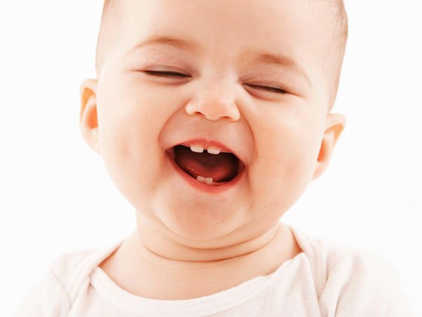 Có rất nhiều nguyên nhân dẫn đến tình trạng trẻ chậm mọc răng như yếu tố di truyền, trẻ bị thiếu canxi...
