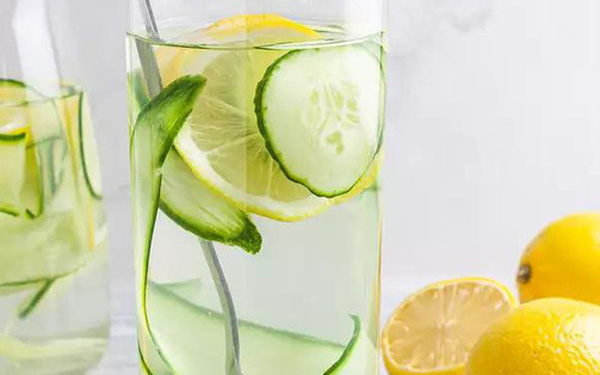 Nước chanh giúp giảm triệu chứng chướng bụng đầy hơi