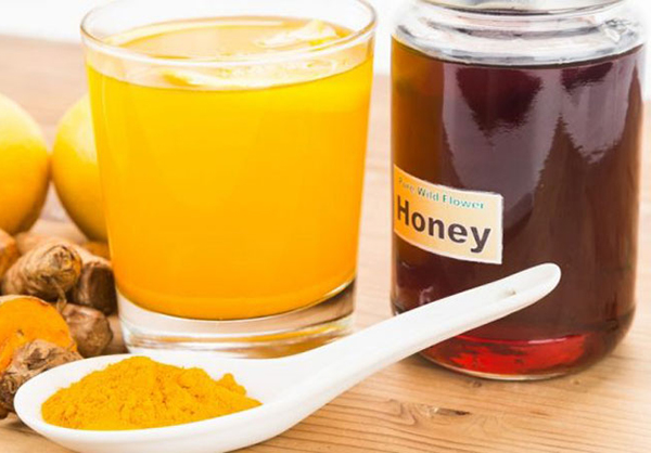 Nước tinh bột nghệ mật ong rất tốt cho cơ thể, đặc biệt là dạ dày.