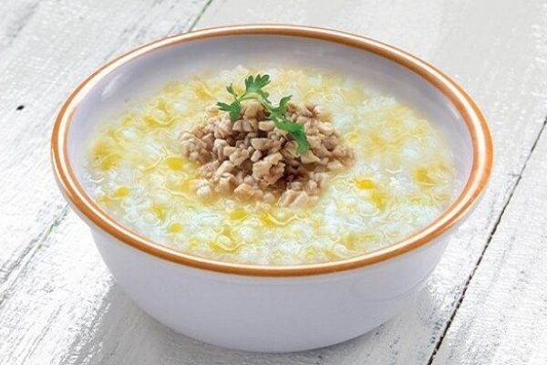 Sau mổ sỏi thận người bệnh nên ăn các món ăn mềm, dễ nuốt như cháo, súp