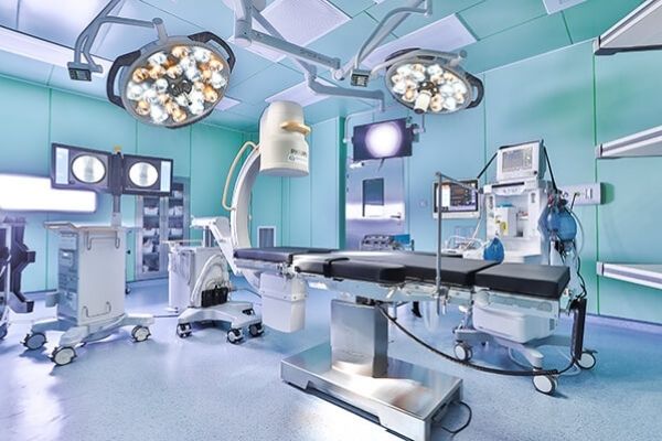Phòng mổ của Bệnh viện Đa khoa Phương Đông được đầu tư hệ thống thiết bị hiện đại