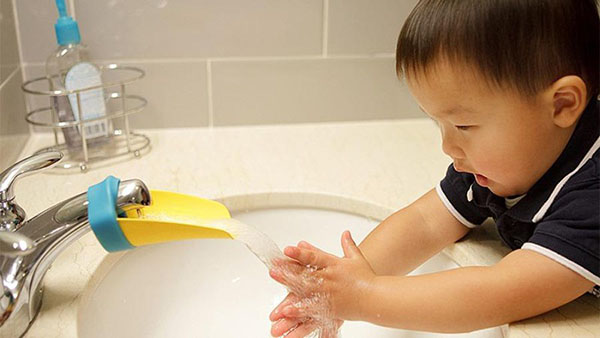Cha mẹ nên tập cho trẻ thói quen rửa tay sạch sẽ thường xuyên