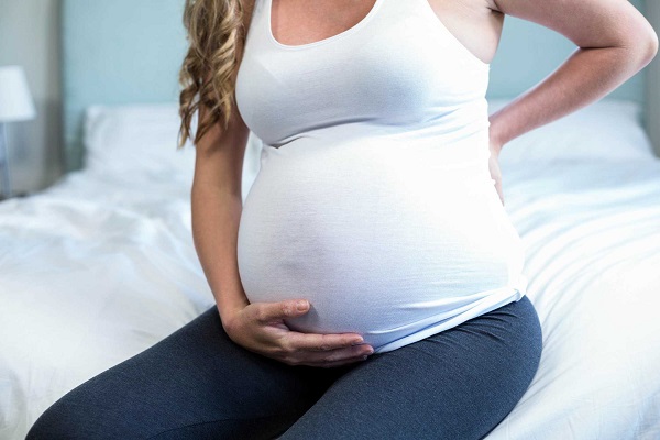 Sinh con ngoài 35 tuổi gây ảnh hưởng đến sức khỏe của mẹ và thai nhi