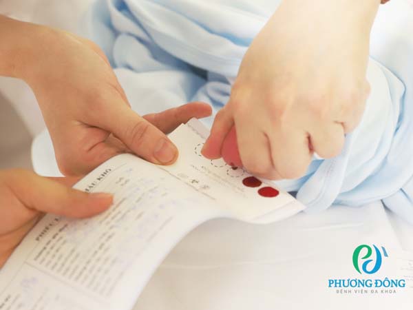 Trẻ sơ sinh xét nghiệm máu gót chân sẽ sàng lọc được bệnh tăng sản tuyến thượng thận.