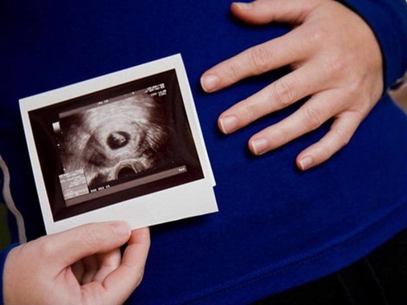 Khi biết rằng thai vào tử cung, các bước chăm sóc và chuẩn bị gì cần được thực hiện?

