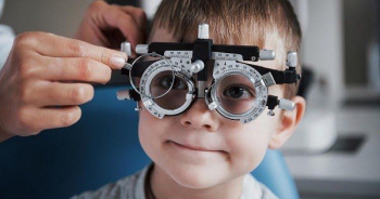 Trẻ bị nhược thị: Nguyên nhân, triệu chứng và cách điều trị