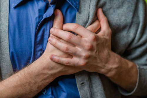 Hiện tượng đau nhói ngực bên trái thường xuyên liệu có nguy hiểm không?