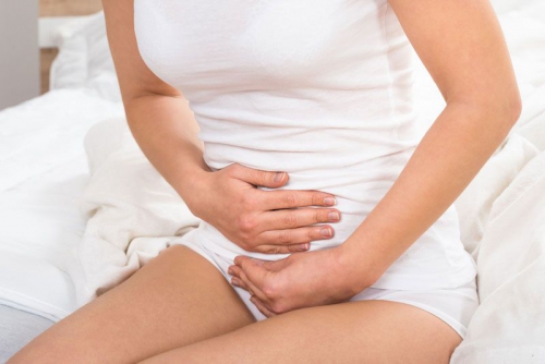 Ra máu báo thai có đau bụng không?