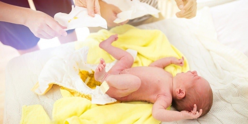 Cách nhận biết phân trẻ sơ sinh có dấu hiệu bệnh