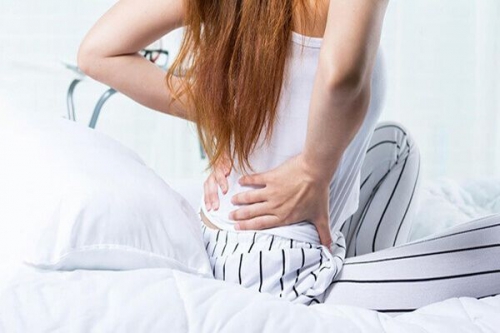 Ra máu báo thai có đau lưng không?