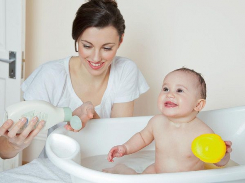 Phương pháp trị rôm sảy cho bé an toàn hiệu quả tại nhà